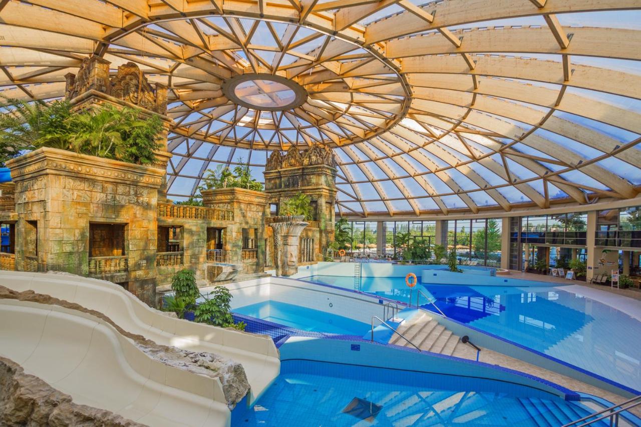 8. Aquaworld Resort Budapest